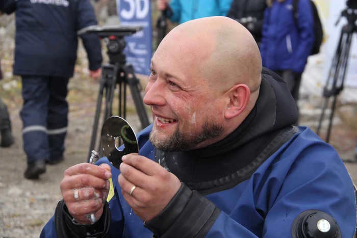 Two large fragments of the Chelyabinsk meteorite lie at the bottom of the lake Chelyabinsk Meteorite, Chelyabinsk, Longpost