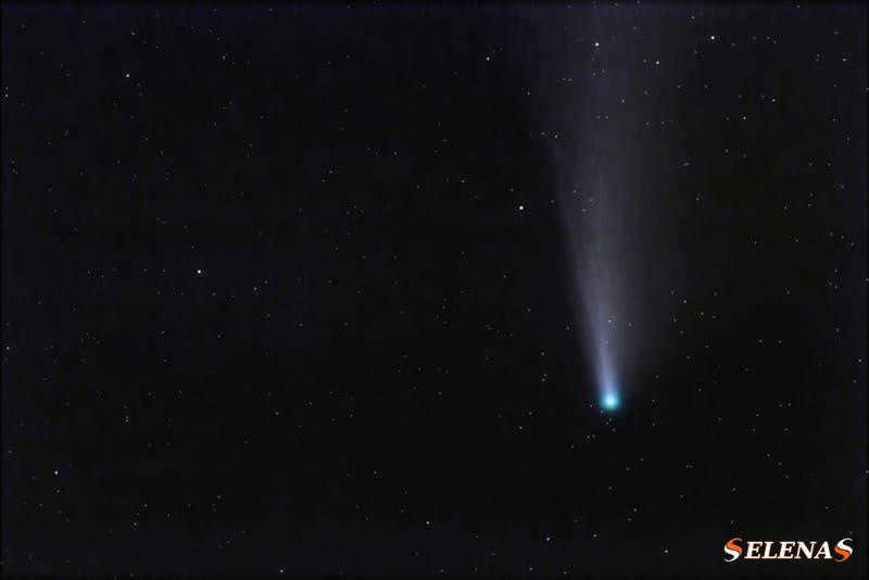 A comet in the night sky