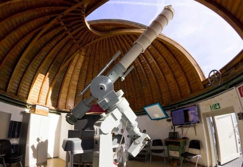 Astronomical observatory with telescope