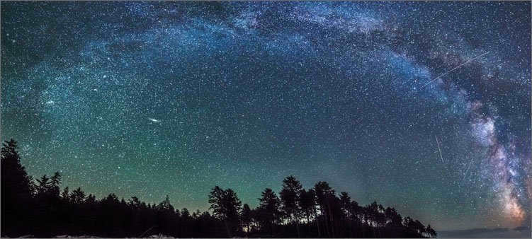 the milky way in the sky at night