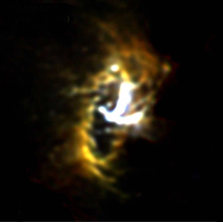 Gas falling into our galactic center (infrared image)