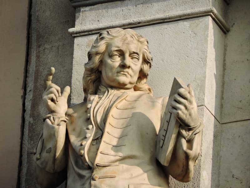 Monument to Isaac Newton at the Hungarian Academy of Sciences (https://www.flickr.com/photos/127226743@N02/33004539581)