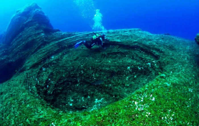 Underwater mountain