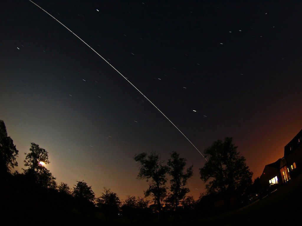 ISS flyby on long exposure, source: Roscosmos group in VK