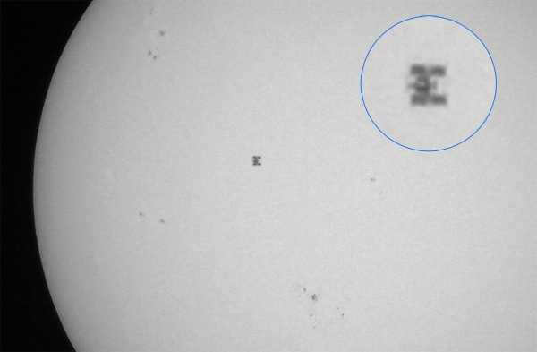Image against the background of the Sun, through H-alpha filter