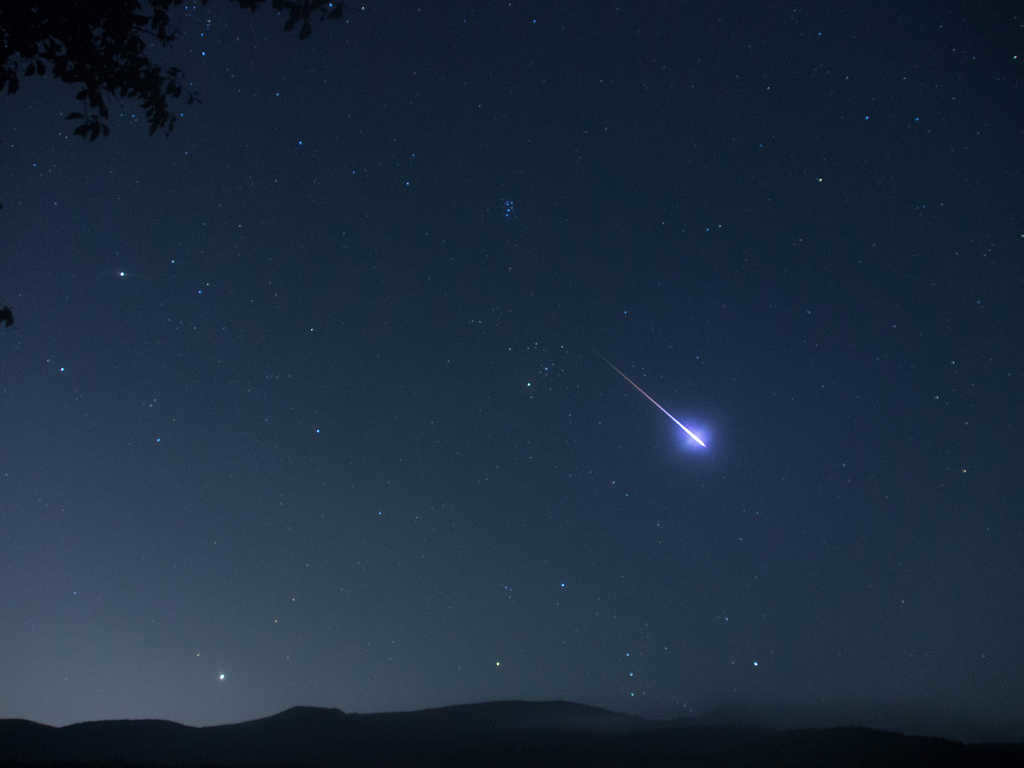 ♪ a star is flying ♪