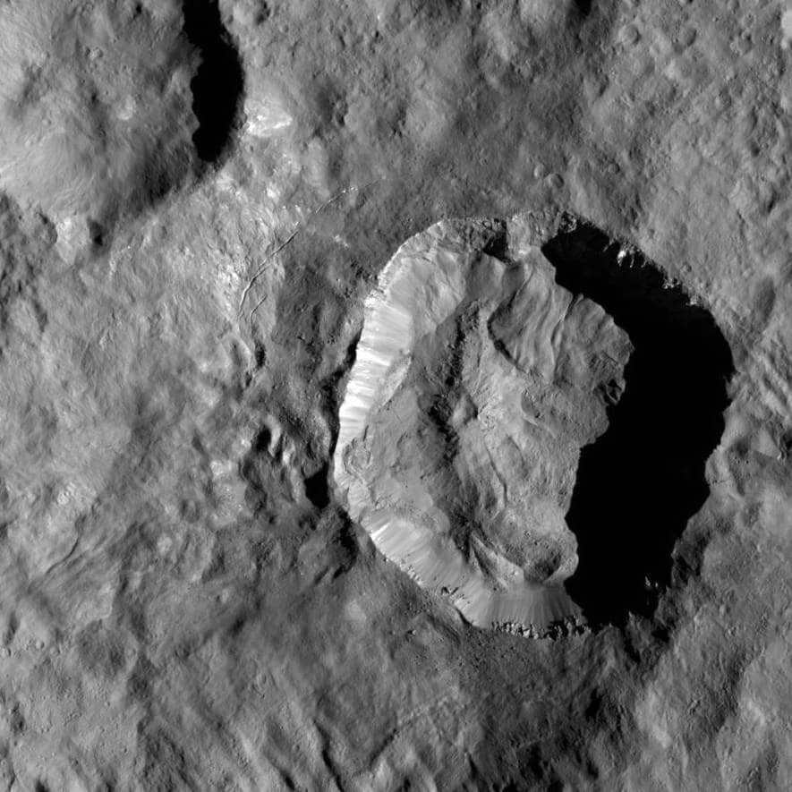 This high-resolution image shows the crater Juling with a depth of 2.5 km. A small mountain with a height of 1 km is visible on the left. Many formations hint at the flow of material and the presence of ice reserves beneath the surface layer. A small depression is noticeable on the mountain top, the origin of which is still unknown. It may be due to a landslide. The apparatus managed to capture this view on August 25, 2016 at an altitude of 385 km (36 degrees S and 167 degrees E). Juling is a spirit in the culture of Malaysia. The Jet Propulsion Laboratory is responsible for the Dawn mission. It is part of the more global Discovery project.