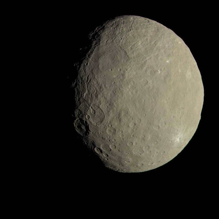 The image shows Ceres in the color perceived by the human eye. The overview was created at the German Aerospace Center (Berlin) by combining footage from Dawn taken in 2015 using red, green and blue spectral filters. NASA's Jet Propulsion Laboratory is responsible for the Dawn mission. The project is part of the Discovery program, where UCLA is responsible. 