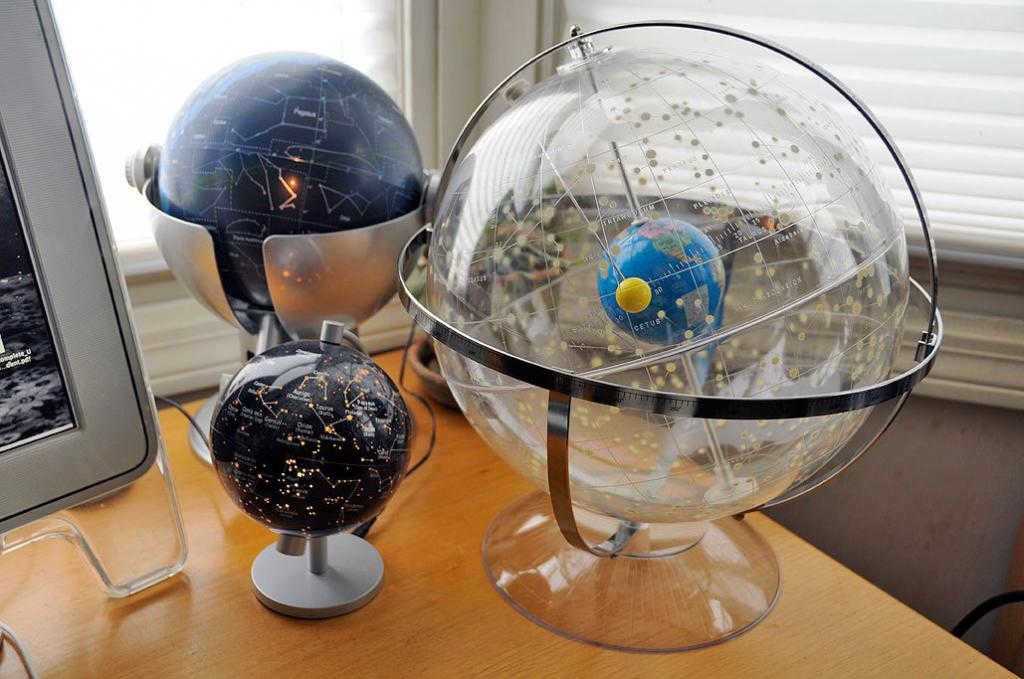 Modern celestial globes