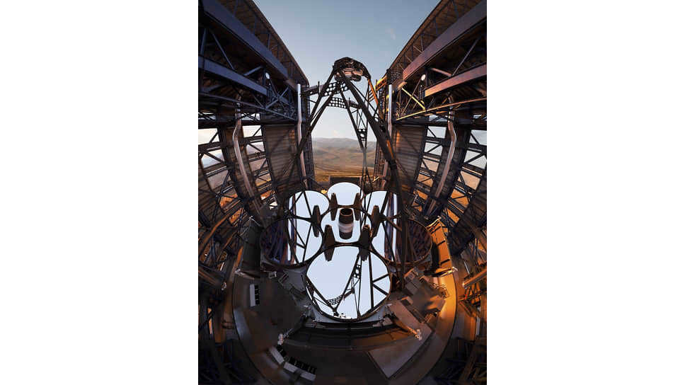 Giant Magellan Telescope under construction (Chile)
