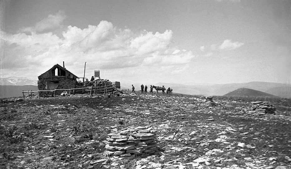 BTA needed a place with a good astroclimate. In search of it, the expedition traveled all the high-mountainous regions of the Soviet Union and stopped at the spur of Mount Pastukhov in Karachay-Cherkessia (on the photo)