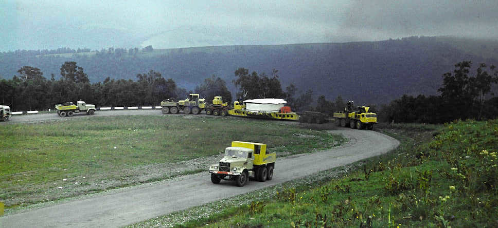The delivery of the 6-meter diameter BTA main mirror from Lytkarino near Moscow to the Caucasus in 1974 was a unique operation. First, a rehearsal of the transportation was conducted, in which a concrete imitation of the mirror was shipped by barge to Rostov-on-Don, and from there it was slowly driven by a special tractor to the BTA for more than a week. After practicing the transportation technique, the precious 42-ton mirror successfully made the same journey