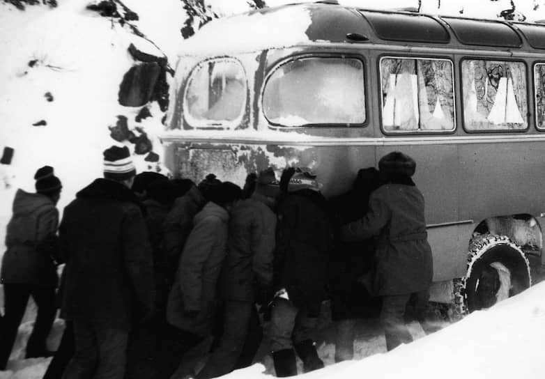 The BTA is located at an altitude of 2100 meters above sea level. The astronomers' village is one kilometer lower. They are connected by 16 kilometers of mountain serpentine, along which a shuttle bus for BTA employees travels twice a day. It used to happen that in winter the snow fell higher than a man's height, the bus often got stuck and astronomers and engineers had to push it. Now such situations do not arise thanks to prompt clearing of the road