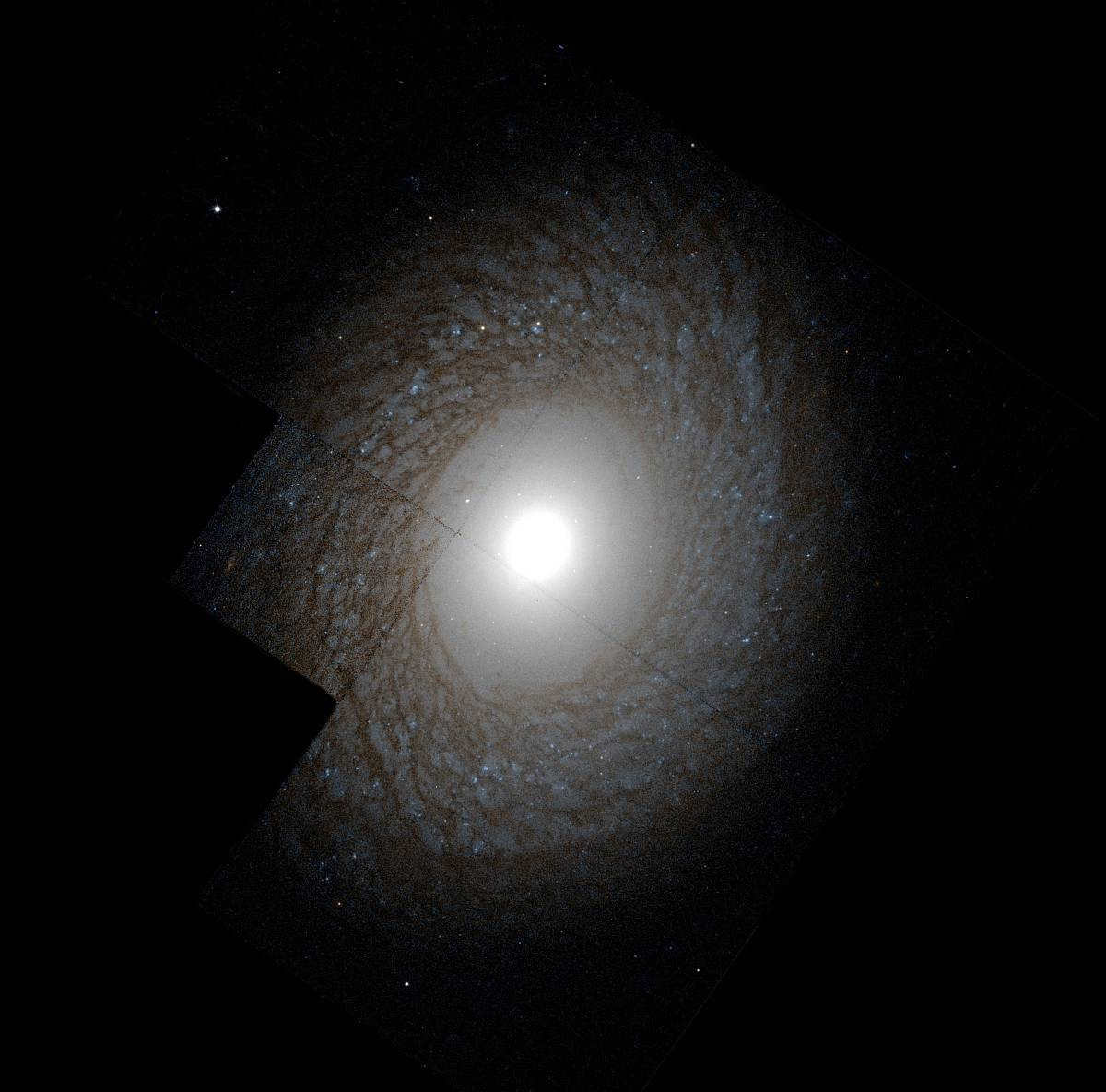 NGC 2775 - galaxy in the constellation Cancer