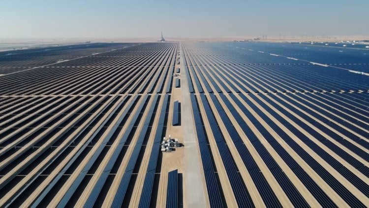 How to follow the ISS while on Earth? Mohammed bin Rashid Al Maktoum's solar station. Photo.