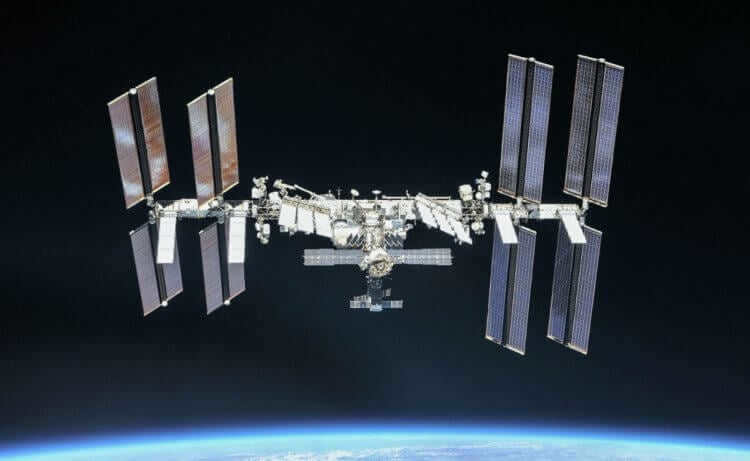 How to follow the ISS while on Earth? The International Space Station can be seen with the naked eye, you just need to know how to do it. Photo.
