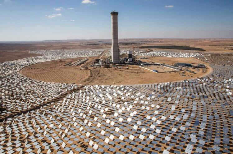 How to follow the ISS while on Earth? Ashalim power plant. Photo.