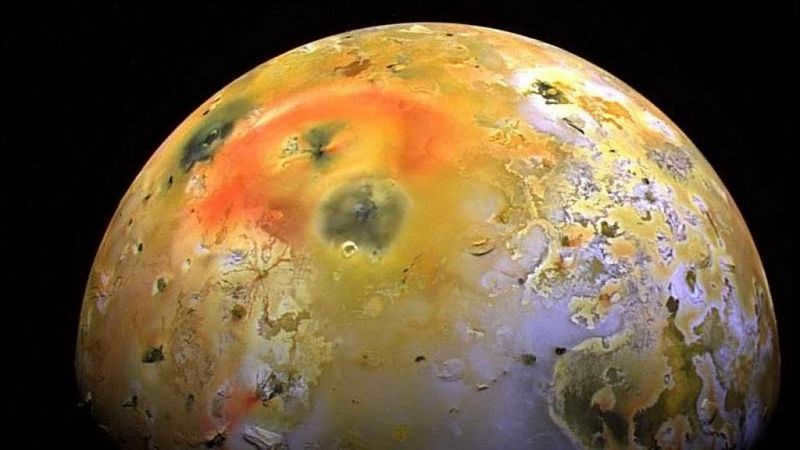 Volcanic eruptions on Io