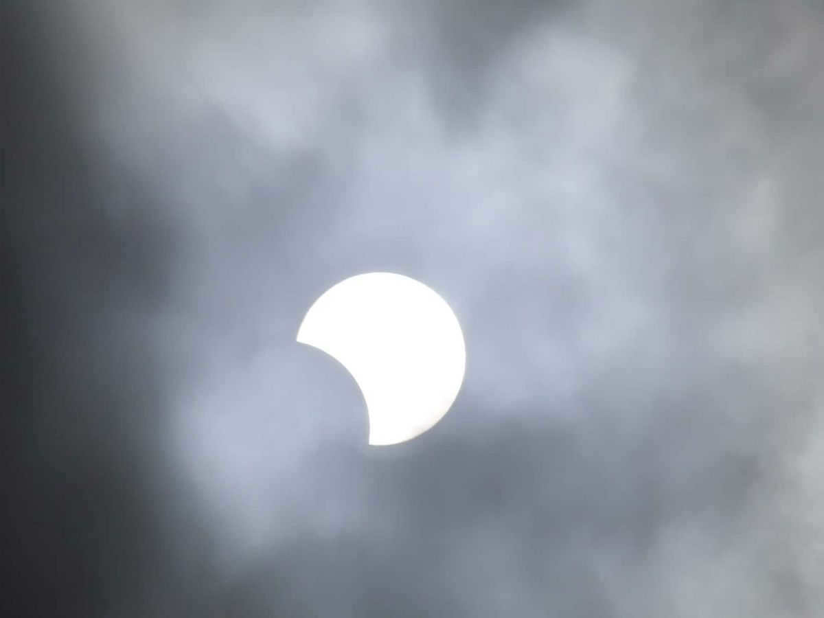Photographs of the solar eclipse taken by amateur astronomers: