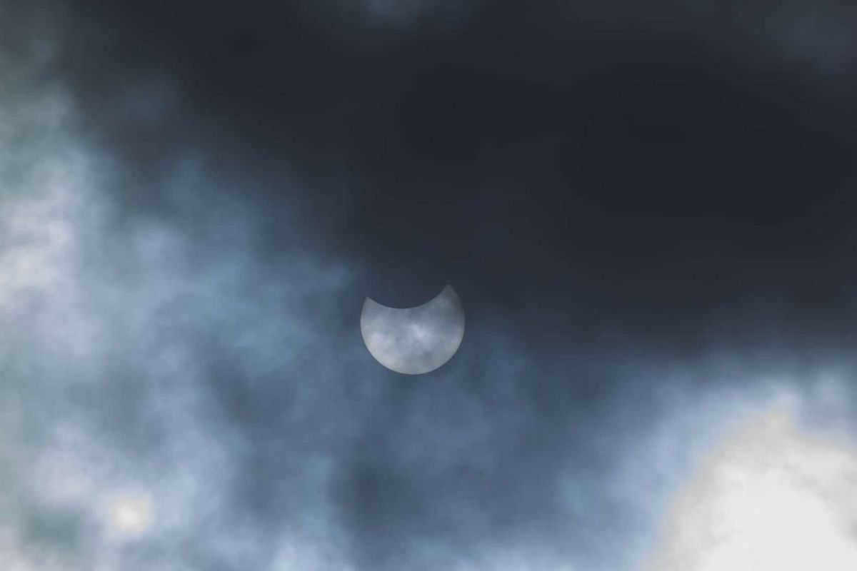 Photographs of the solar eclipse taken by amateur astronomers: