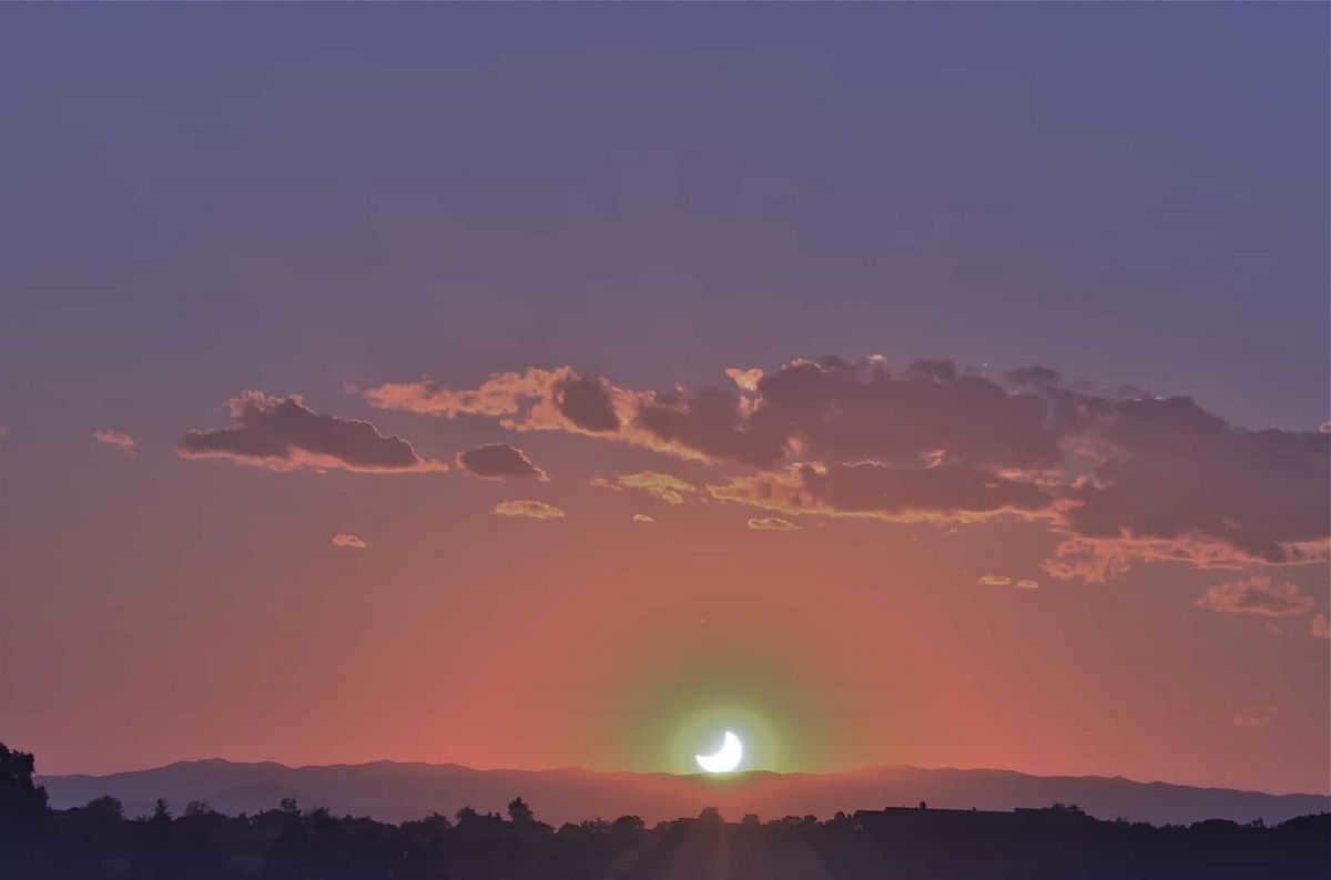 Photographs of the solar eclipse taken by amateur astronomers: