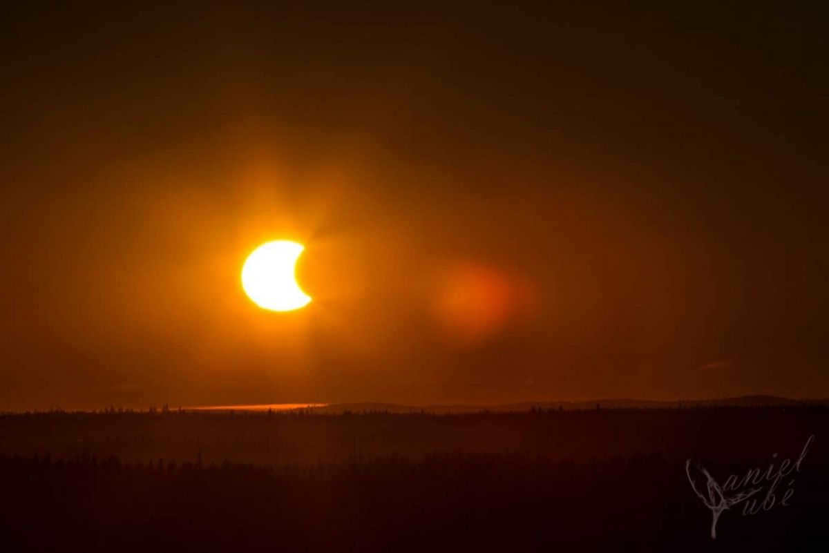 Photographs of the solar eclipse taken by amateur astronomers: