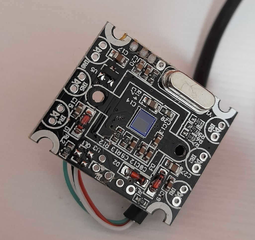 The webcam matrix is located in the center of the board. It's easy to see that its size is quite tiny.