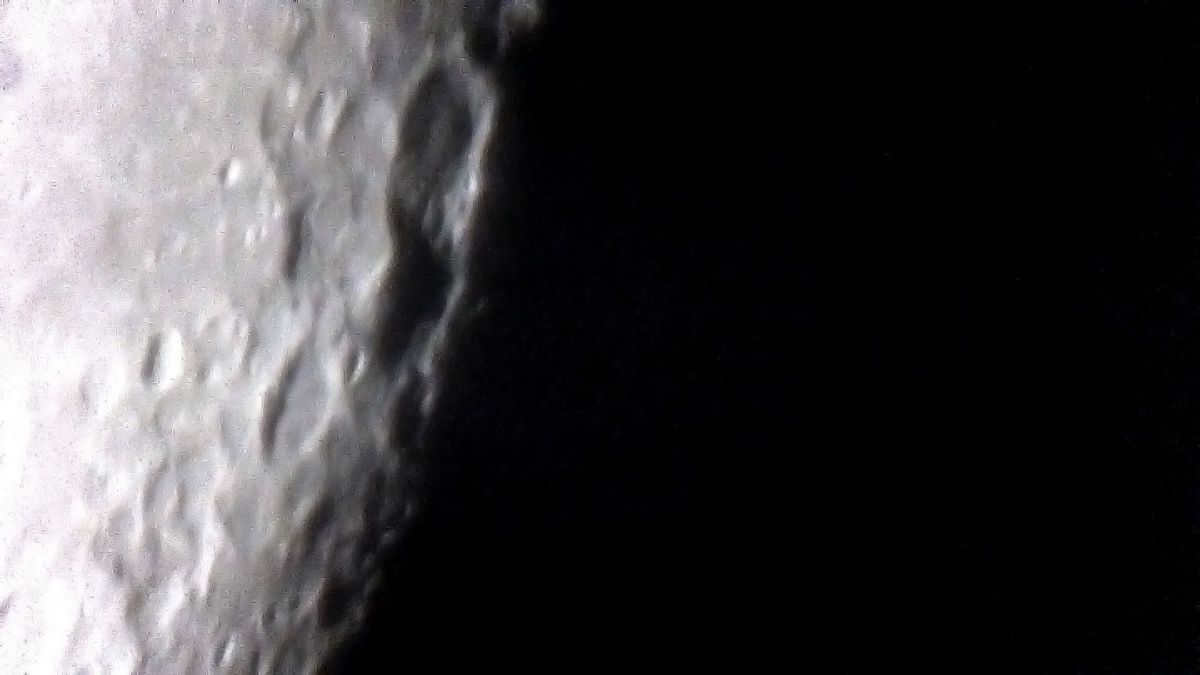 Processed frames that have gone through stacking. Some noise is caused by the peculiarities of the camera optics and software, as well as by the phenomena of atmospheric turbulence.