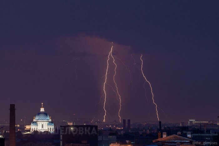 Rain and thunderstorms covered the night Peter Thunderstorm, Beauty, Beautiful, Beautiful, Lightning, Vertical Video, Video, Silent, Longpost, St. Petersburg