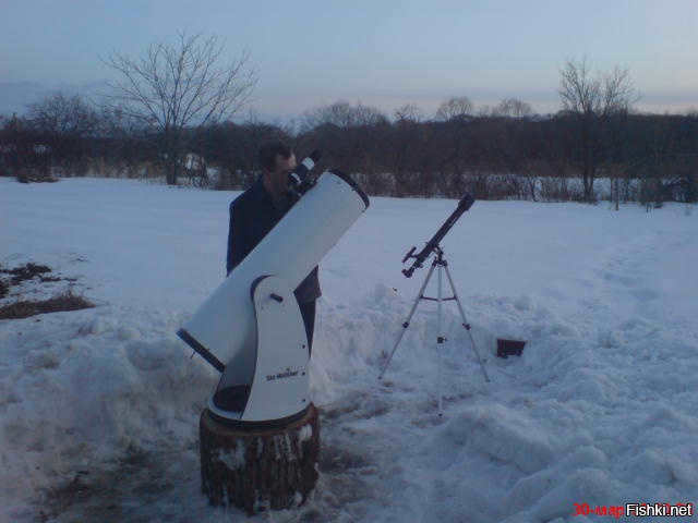 Astronomy is an interesting thing. About 6 years ago I decided to buy a telescope. At first, friends and acquaintances joked at me, like lunatics gathered to consider. But when I visited them, they asked me to show them something. The little black one in the photo is mine. )
