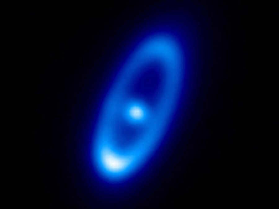 Dust disk around the star