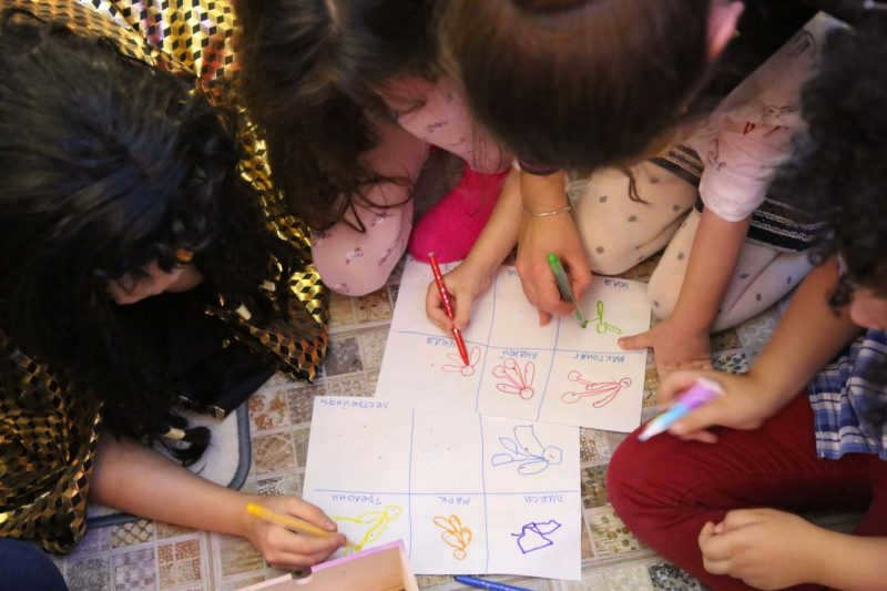 children draw answers to quiz questions