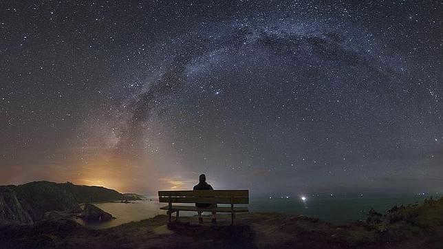 Intergalactic space and the expansion of the universe