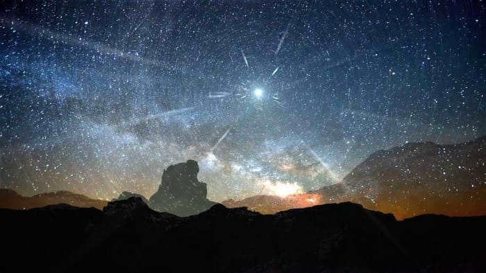 Polaris points to the north pole.