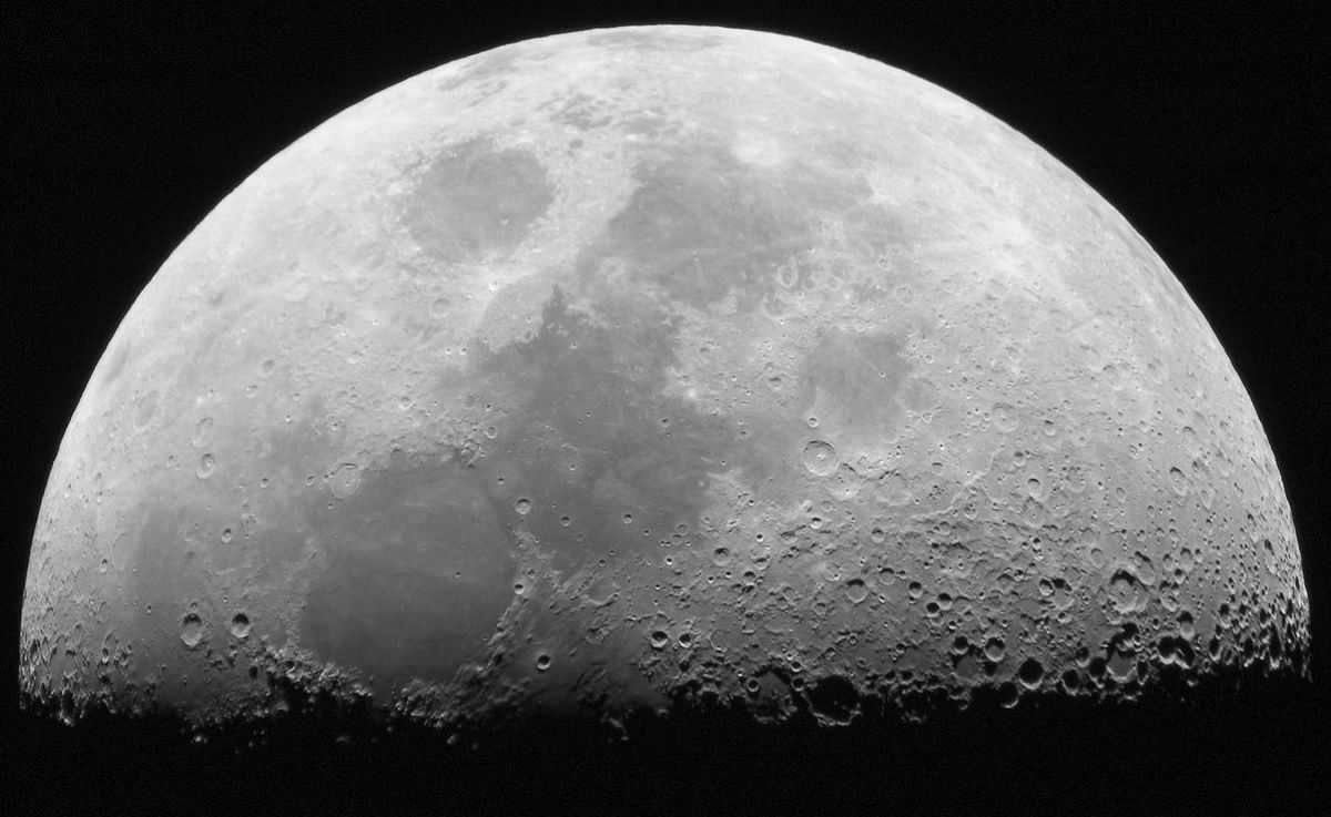How to look through a telescope to get a good and full view of the Moon