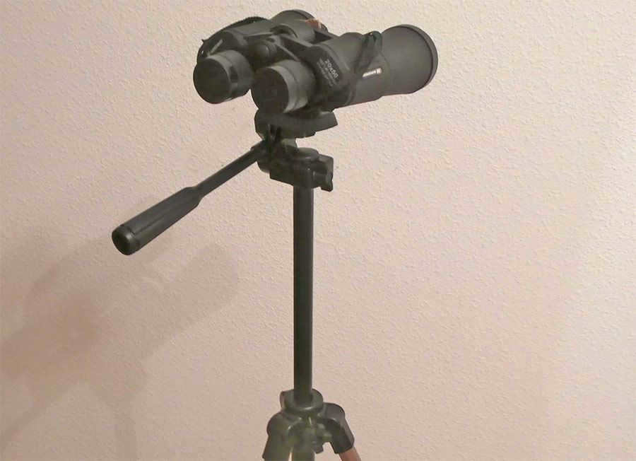 Binoculars on a tripod (tripod) for camera.