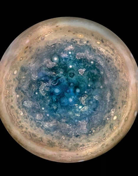 The most beautiful pictures of Jupiter - remember the Juno mission