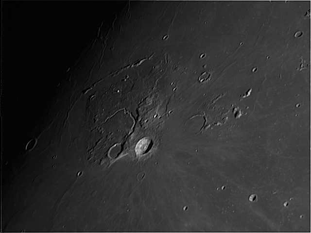 /images/kak-vygljadit-luna-cherez-teleskop_37.jpg