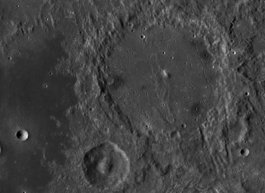 /images/kak-vygljadit-luna-cherez-teleskop_62.jpg