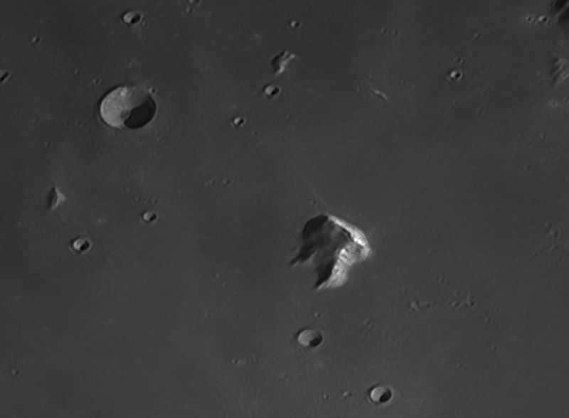 /images/kak-vygljadit-luna-cherez-teleskop_63.jpg