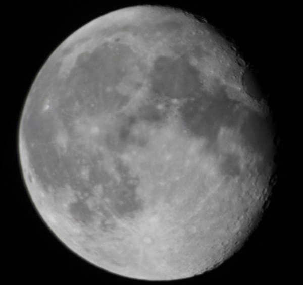 An image of the Moon obtained through a 114-mm telescope.