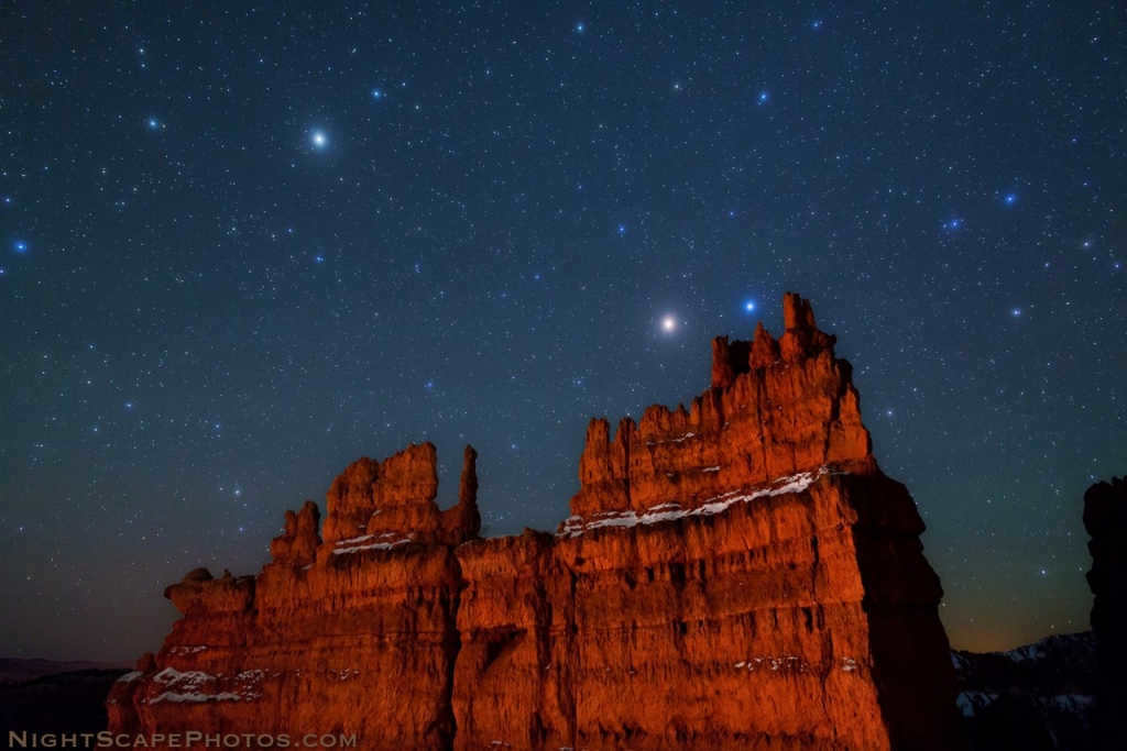 Arcturus, Mars and Spica over a cliff in Bryce Canyon National Park, USA