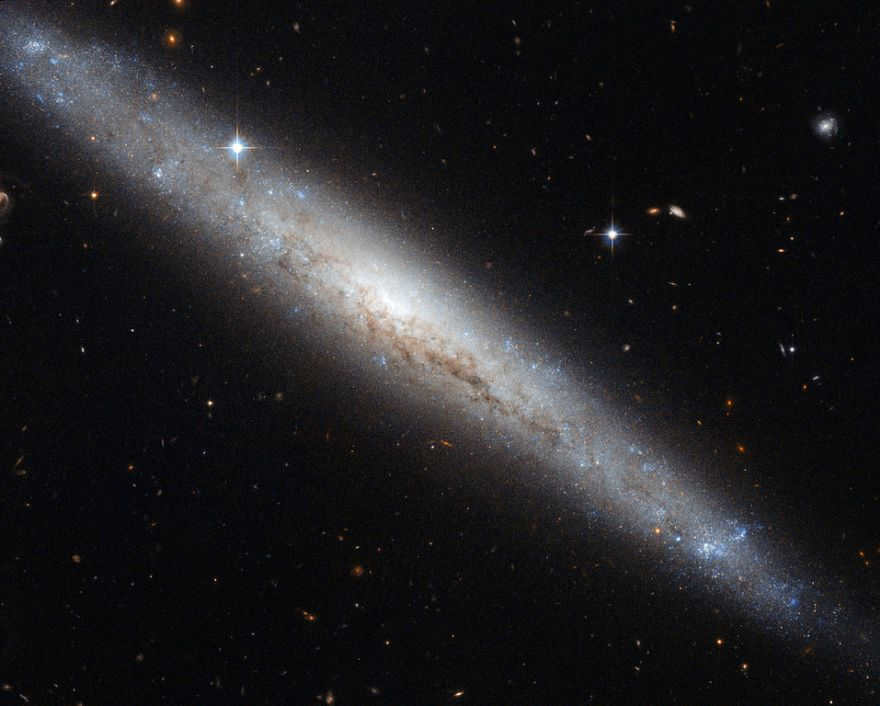 NGC 4183, unfortunately, is turned to us by the edge, so it is not possible to see the spiral arms in full. But the galactic disk is striking. The galaxy may also have a bar.