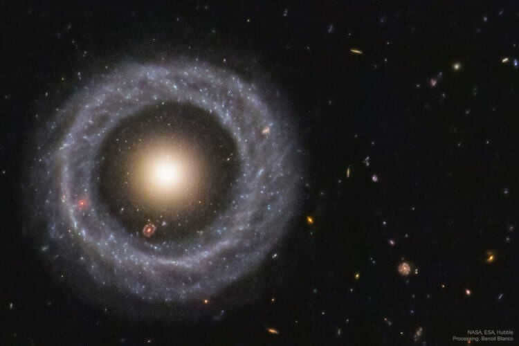 The strangest galaxies in the Universe. To date, only a few ring galaxies like Hog's Object, located in the constellation Snake at a distance of 600 light-years from Earth, are known. Discovered in 1950 by American astronomer Arthur Hoge. Photo.