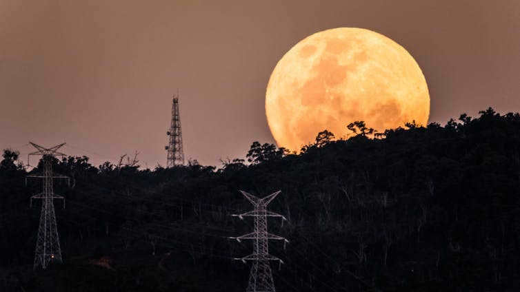 How big is the Moon? Let's try to imagine...