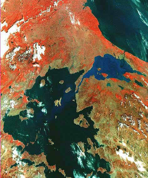  NASA In the world's oceans, water is continuously exchanged between different parts of the oceans. This image shows the movement of water flows from the Black Sea to the Sea of Marmara (black jet in the Sea of Marmara) and from the Sea of Marmara to the Aegean Sea (blue jet in the Aegean). It was possible to observe this phenomenon due to the difference in the characteristics of the waters of the Sea of Marmara and the surrounding seas. The Sea of Marmara is much shallower, so its waters are warmer (this is a summer image). Due to evaporation, the salinity of the water is higher. This is reflected in the color of the water. Therefore, the waters of the Sea of Marmara have a brighter blue color. You can see how and in which directions the water moves after it has entered a neighboring sea basin.