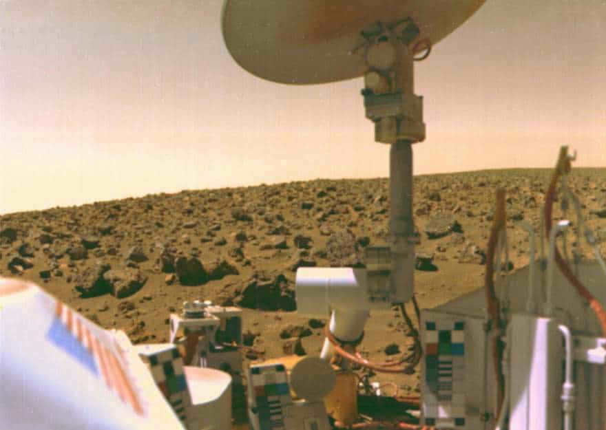Martian image taken during the landing of Viking-2