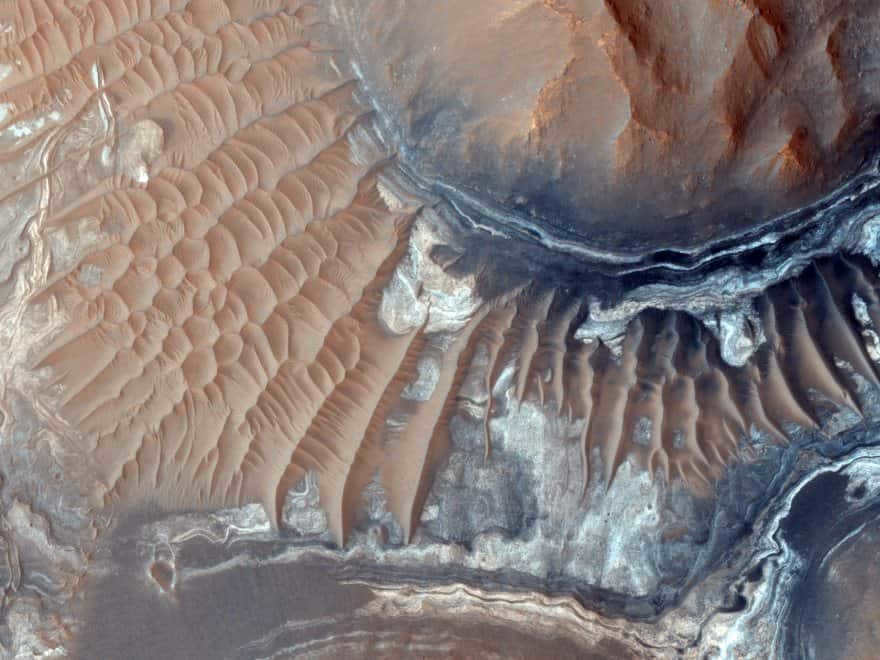 Mariner-9's view of the Labyrinth of Night in the Mariner Valley