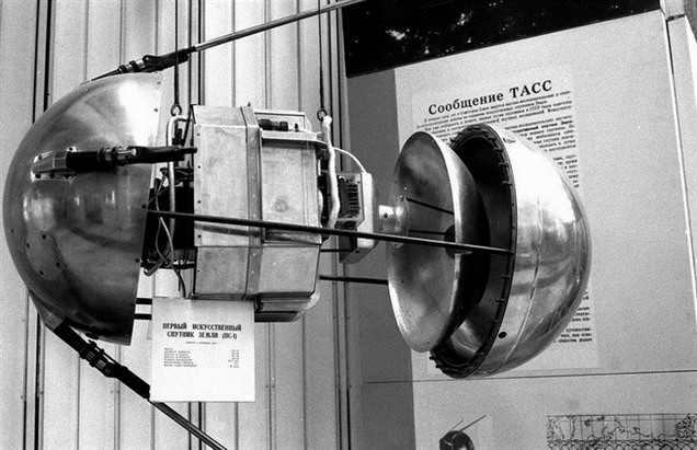A model of the device of the first artificial satellite at the exhibition dedicated to the 40th anniversary of the launch of the first satellite. Moscow, October 3, 1997. 