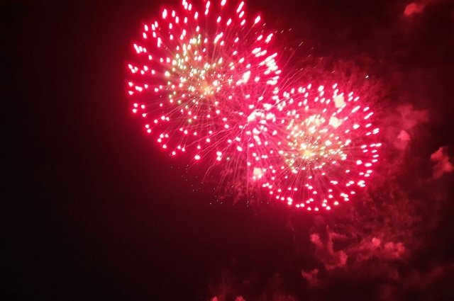 There will be fireworks at 10pm. 